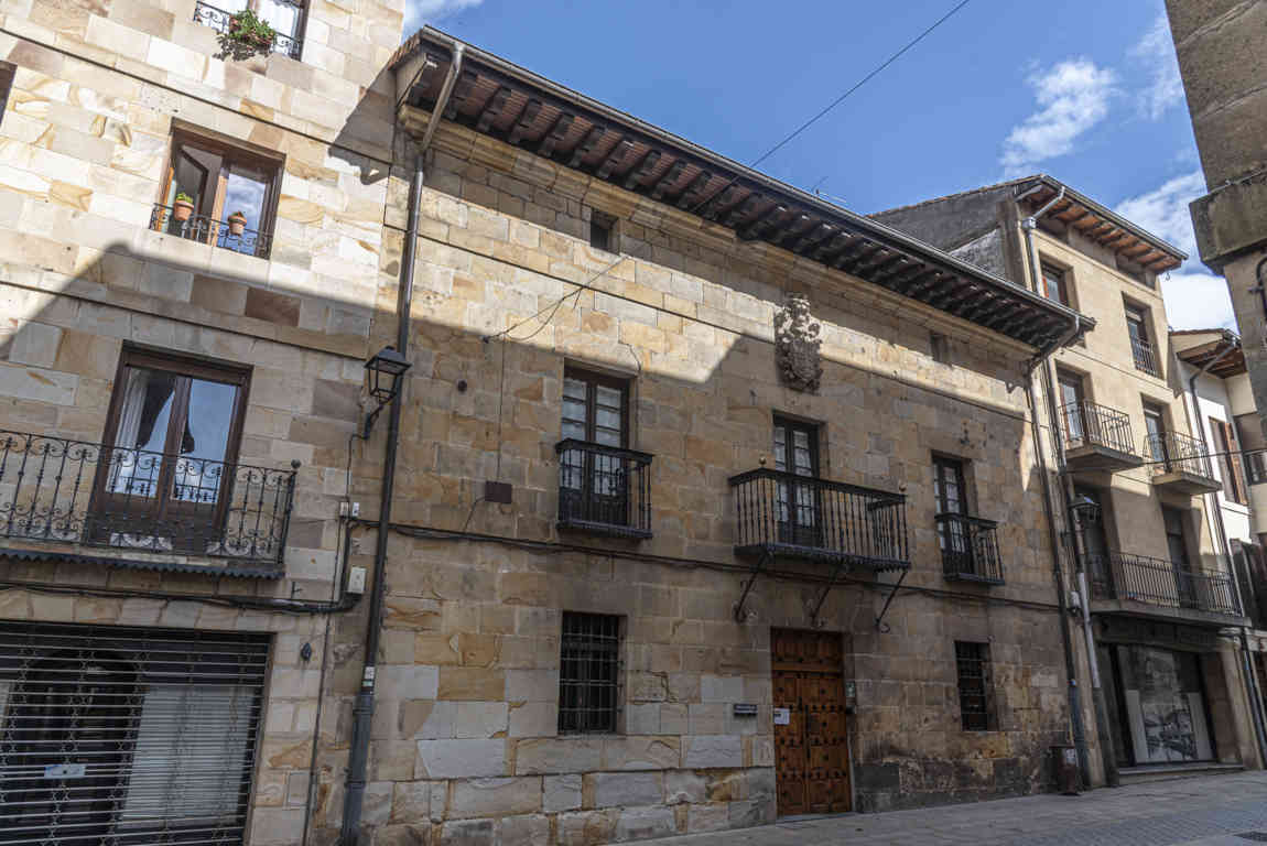 Vizcaya - Elorrio 20 - palacio Altzerreta Mendiola.jpg